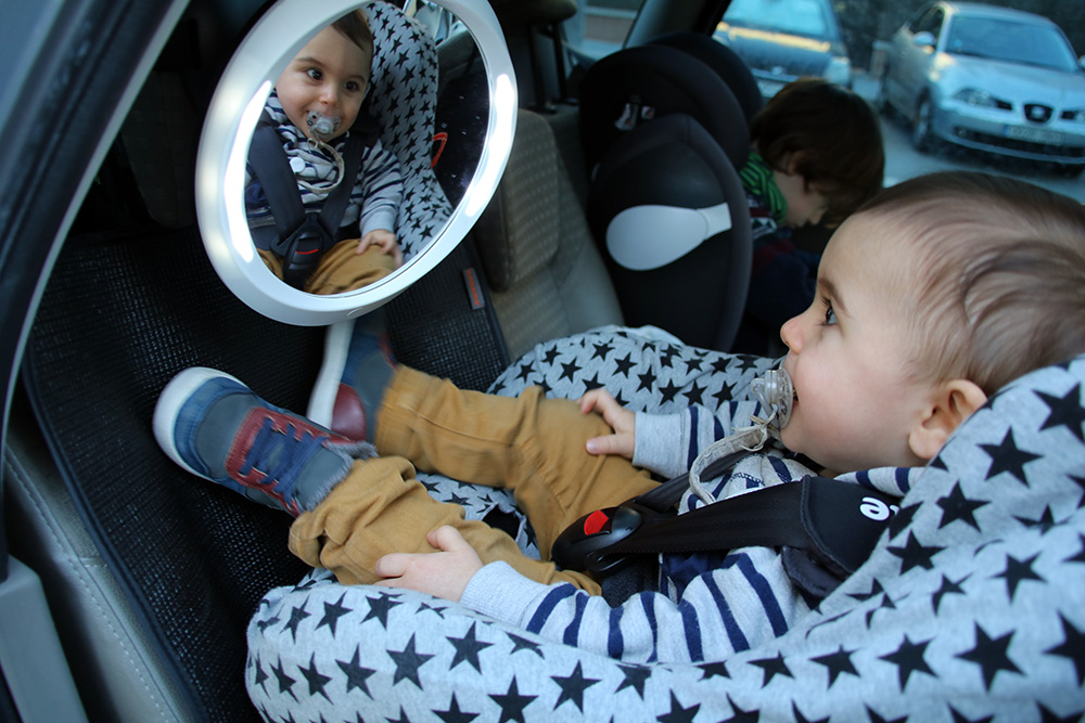 5 gadgets útiles para viajar en coche con niños - Palabra de Madre
